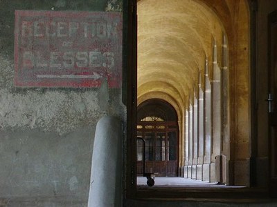 Sous le préau des 6°, "Réception des blessés" de 1914
